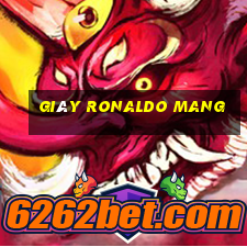 giày ronaldo mang