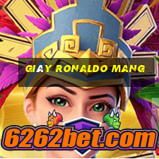 giày ronaldo mang